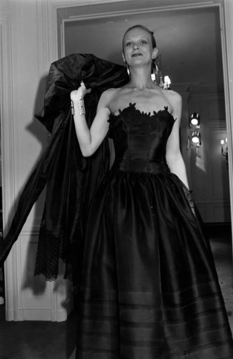 Christian Dior by Marc Bohan Fall 1977 Haute Couture - 12" W