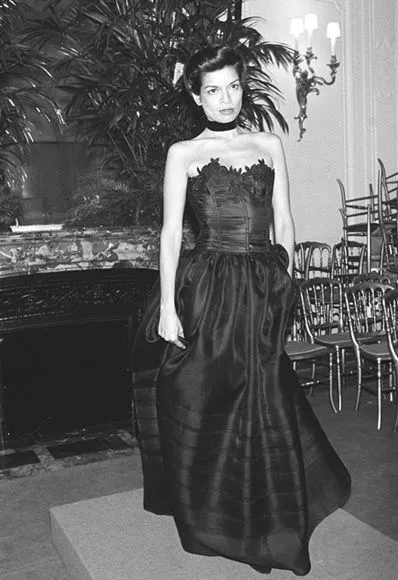 Christian Dior by Marc Bohan Fall 1977 Haute Couture - 12" W