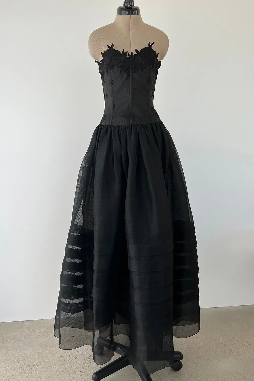 Christian Dior by Marc Bohan Fall 1977 Haute Couture - 12" W