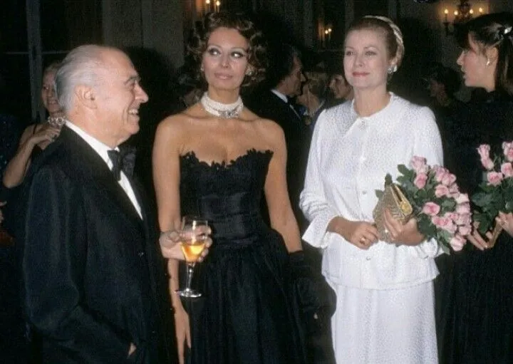 Christian Dior by Marc Bohan Fall 1977 Haute Couture - 12" W