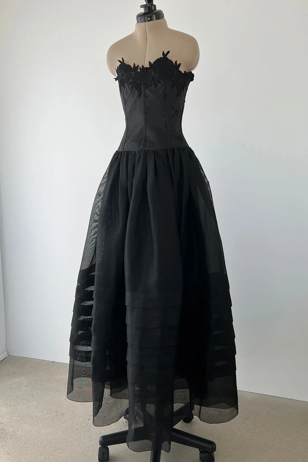 Christian Dior by Marc Bohan Fall 1977 Haute Couture - 12" W