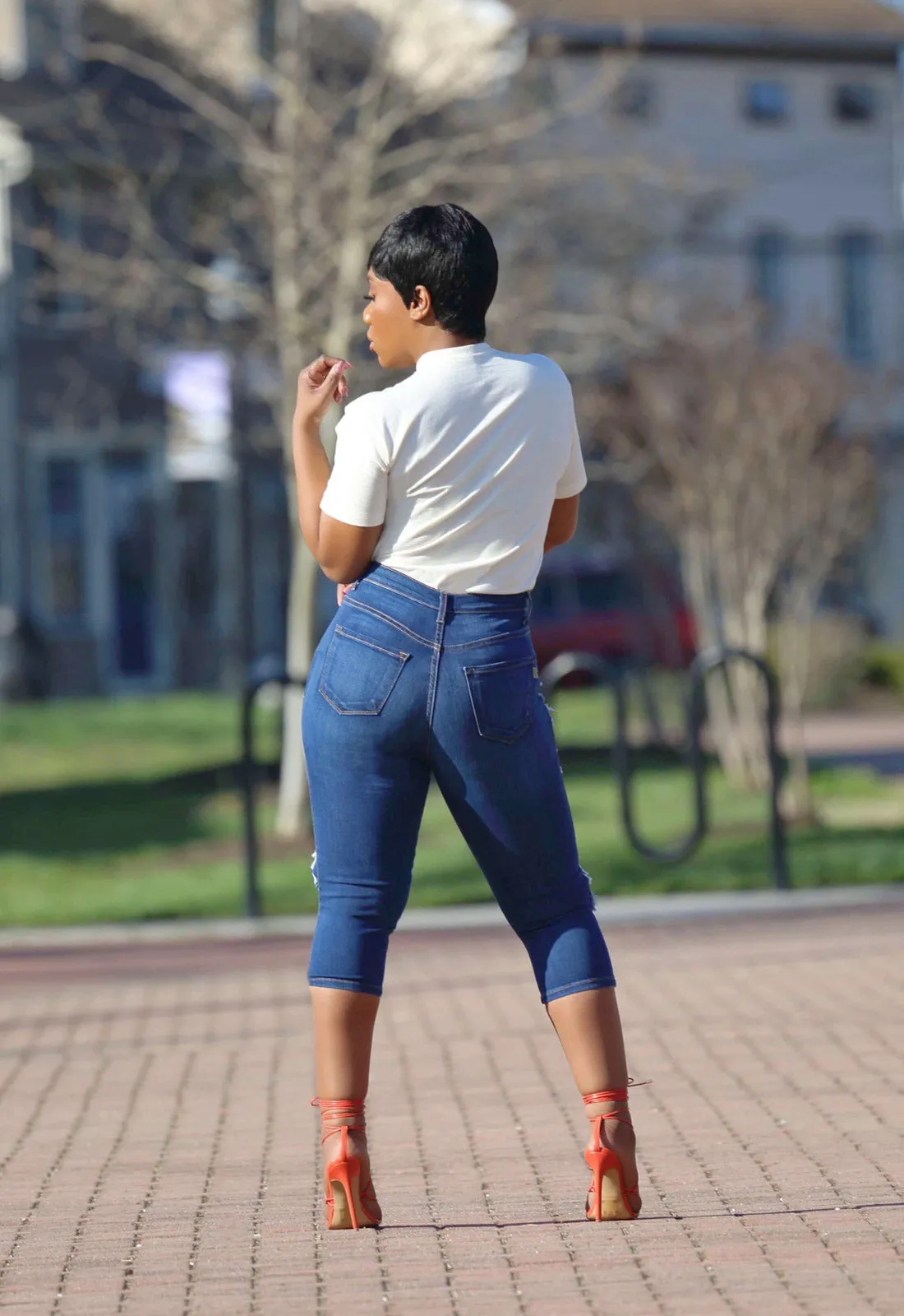 Cover Girl | Distressed Capri Jeans