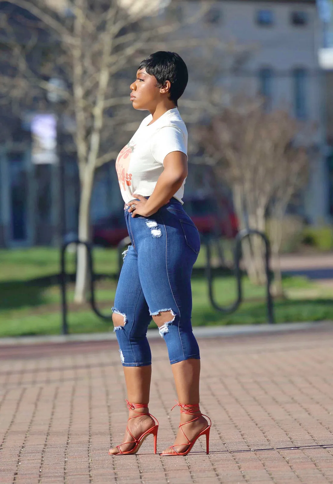 Cover Girl | Distressed Capri Jeans